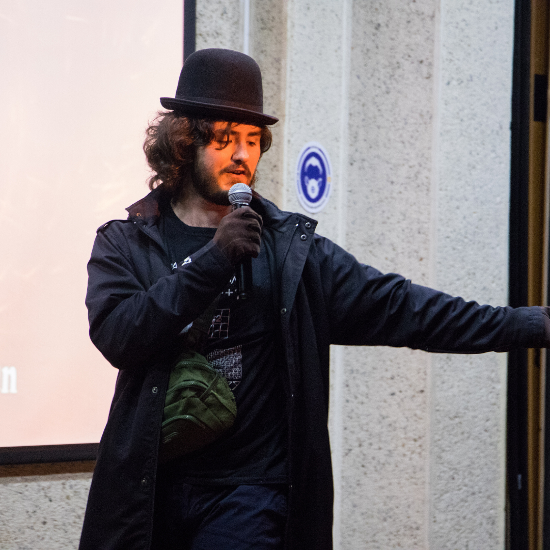 Se llevó a cabo el Karaoke de Lenguas – versión Halloween 2023 en el que participaron y asistieron estudiantes de la Licenciatura en Lenguas Modernas con Énfasis en Inglés y Francés. #Eventos FCyL